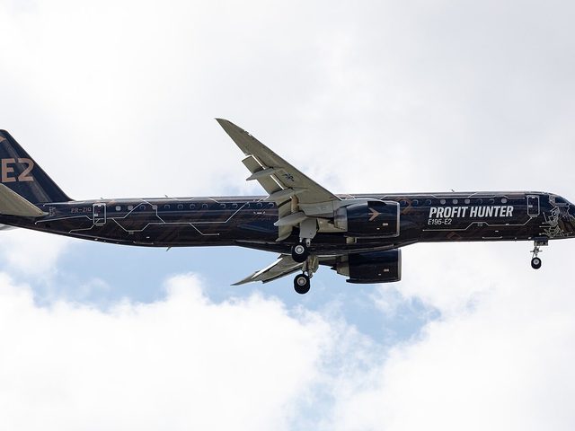 Embraer 195 (E195)